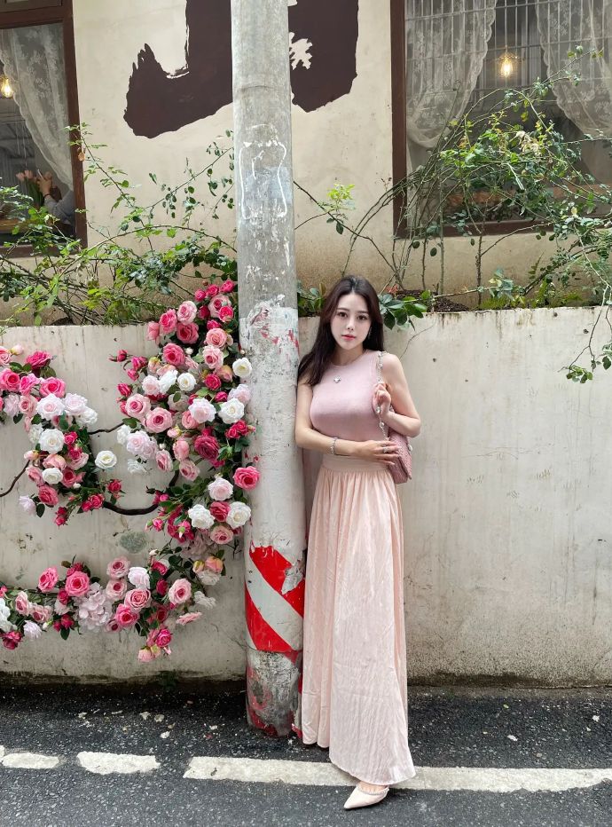 清亮色调下的惊悚